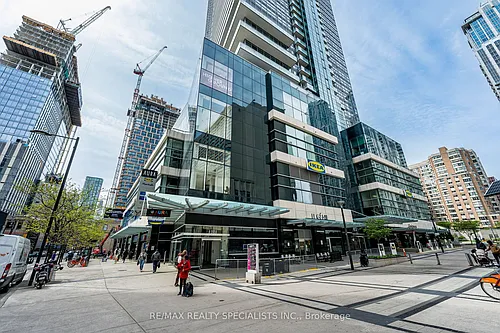 388 Yonge St #7105 Photo 1