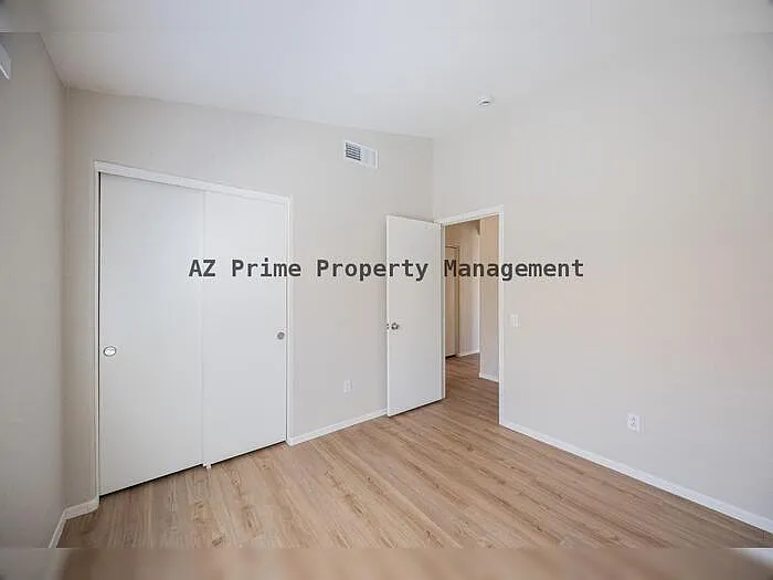 1710 E Oakland St — Photo 17