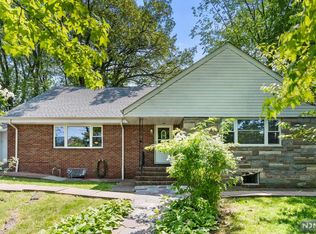 1070 Palisade Ave, Fort Lee, NJ 07024