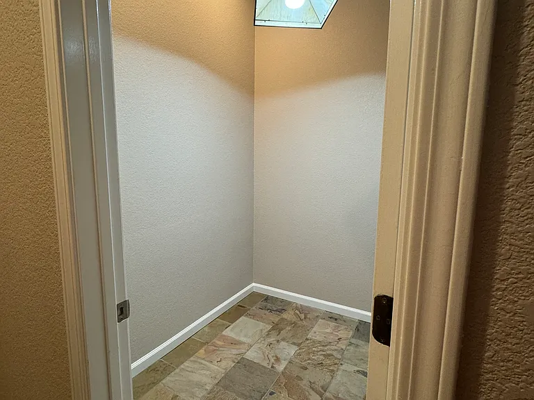 1900 Casterbridge Dr — Photo 32