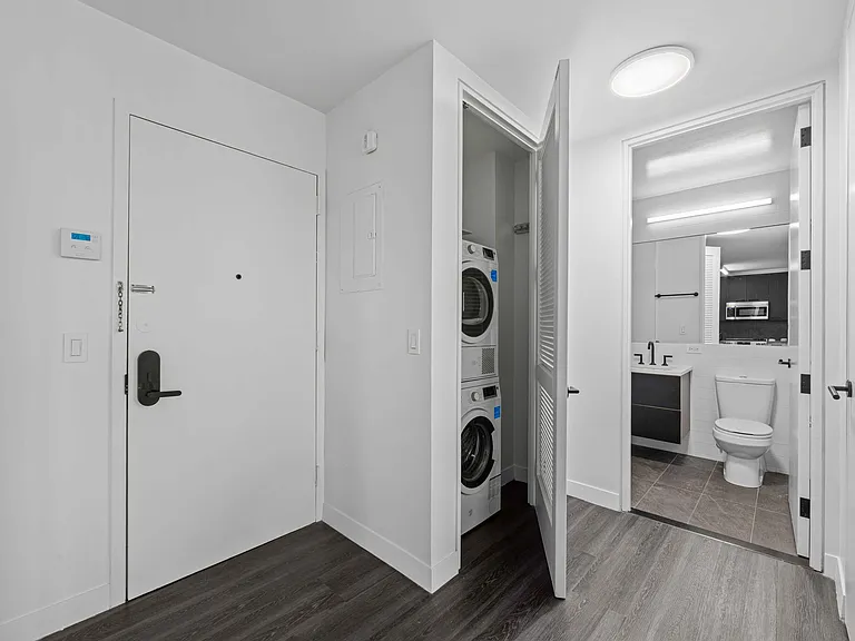 250 E Houston St #11L — Photo 5
