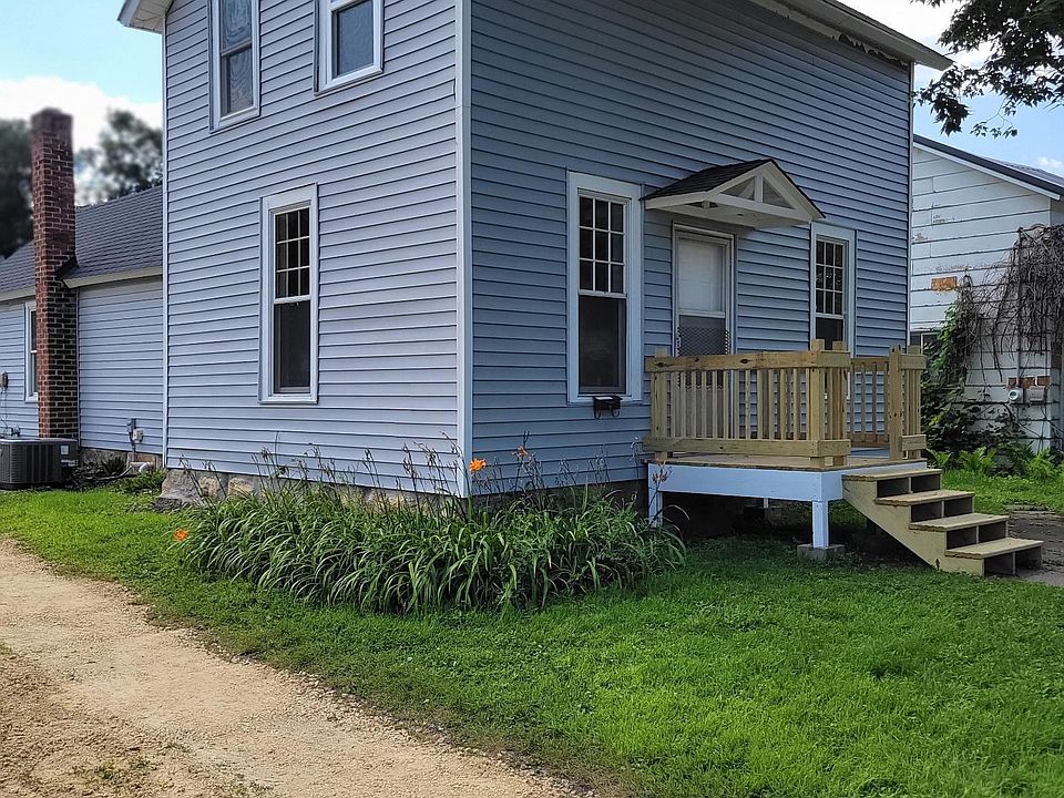 1st image of 225 E 5th St