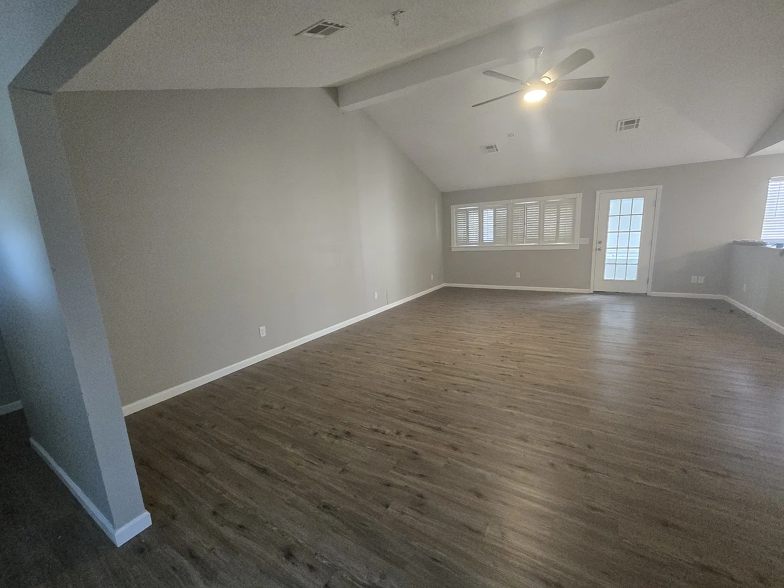 3 bed, 1942 sqft, $2,250 — Photo 2