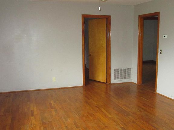 4th image of 103 Confederate Dr