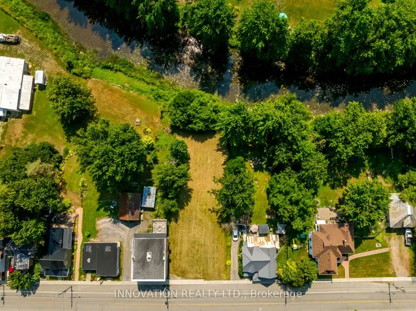 10584 Main St, North Dundas, ON K0E 1W0