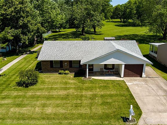 2nd image of 5611 Signet Dr