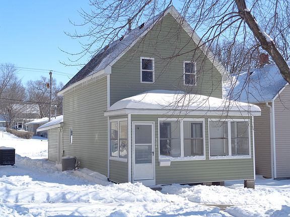 2nd image of 304 N 2nd St