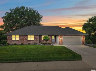 2009 Dane Kelsey Dr, Pekin, IL 61554