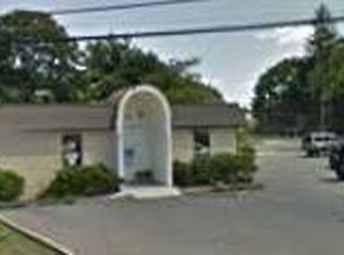 105 Newbridge Rd, Hicksville, NY 11801