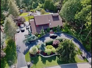 11 Frost Valley Rd, Mount Sinai, NY 11766