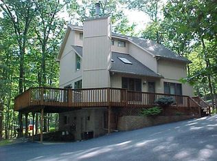 120 Cottonwood Dr, Hawley, PA 18428