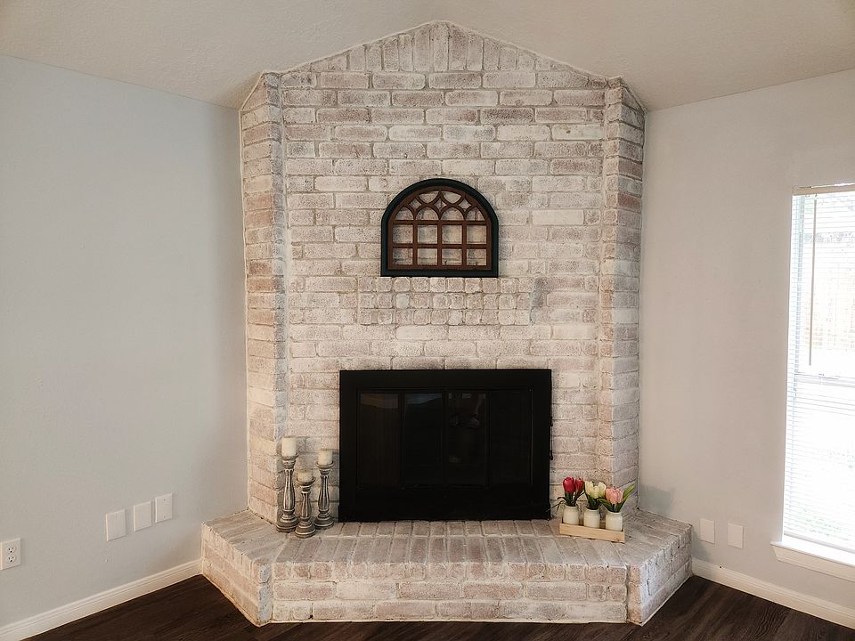 Beautiful fire place to welcome you home __
