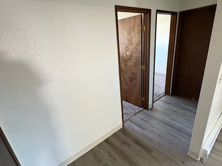 Pinewood Apartments — Photo 36