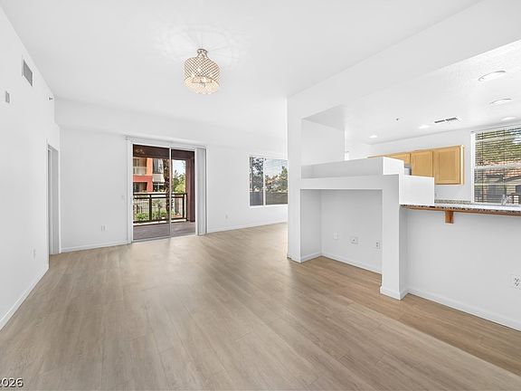 4th image of 15 E Agate Ave Unit 202
