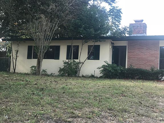 2nd image of 1411 Crest Dr