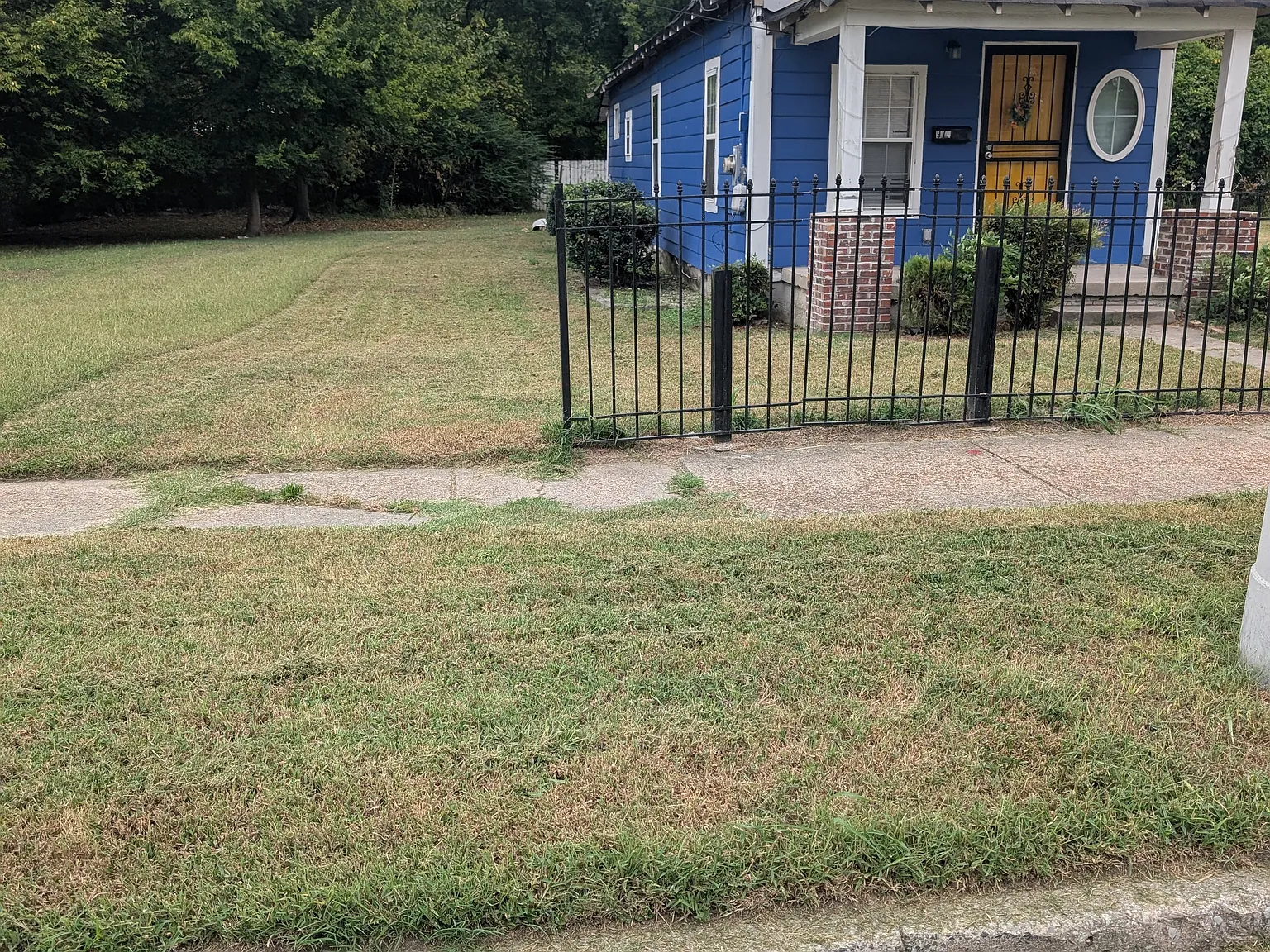 1 bed, 1.5 bath, 758 sqft, $900 — Photo 2