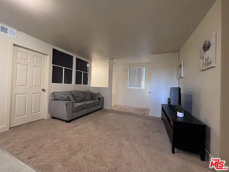 4828 McKinley Ave — Photo 6