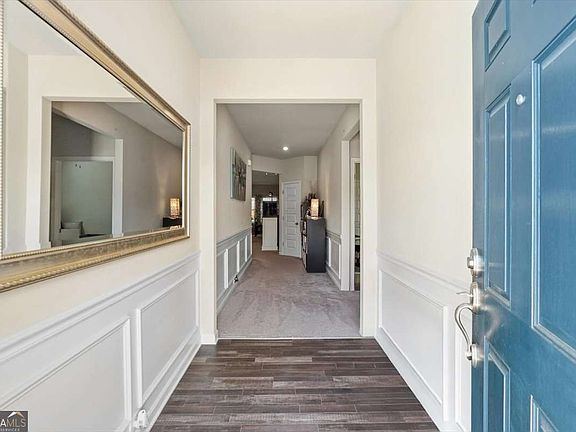 2nd image of 11 Rambling Oaks Dr NE