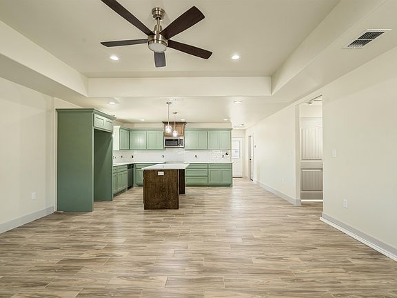5th image of 904 Burnett St