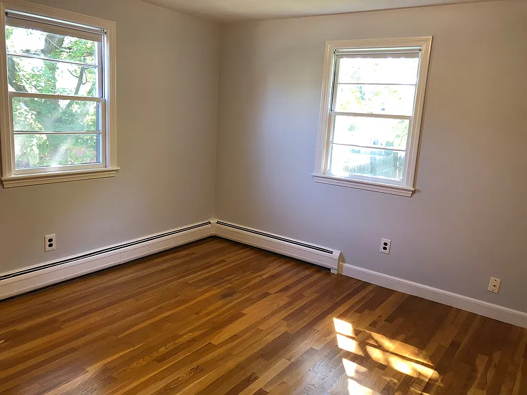 Second bedroom.