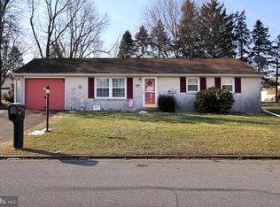 906 Maple Ln, Lebanon, PA 17046