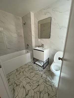 Rented by NYC LUXURY APT RENTALS CO LLC | media 4