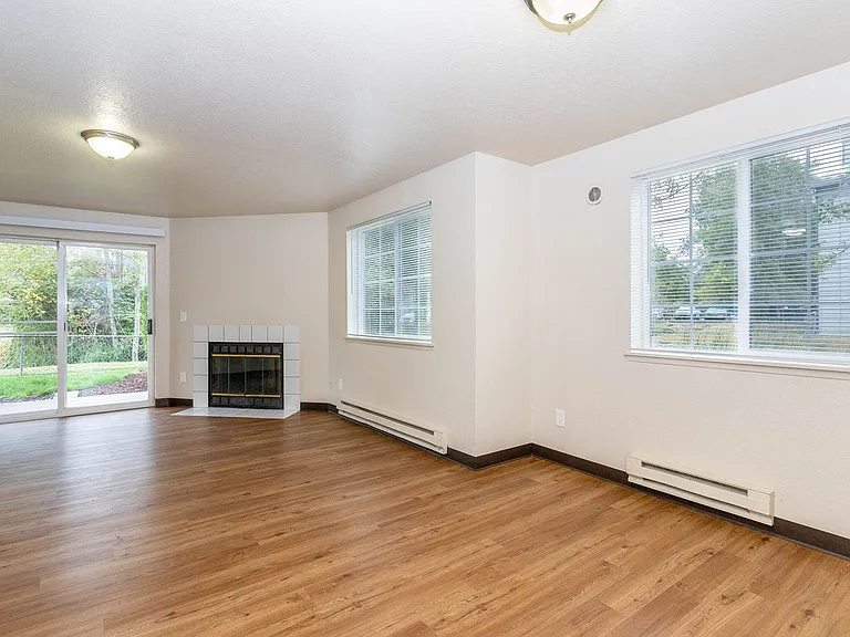 Brookside Gardens Apartments — Photo 10
