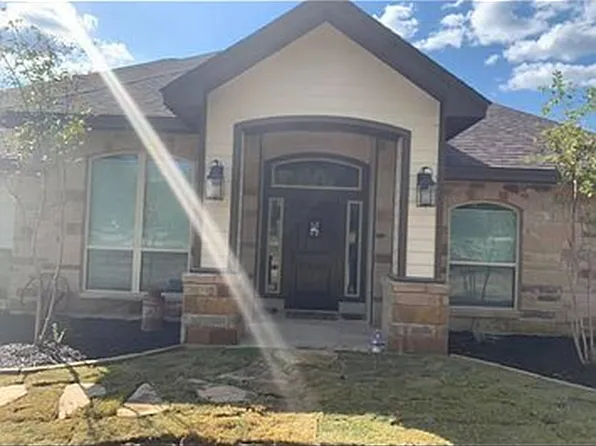 817 Paddy Road, Floresville, TX 78114