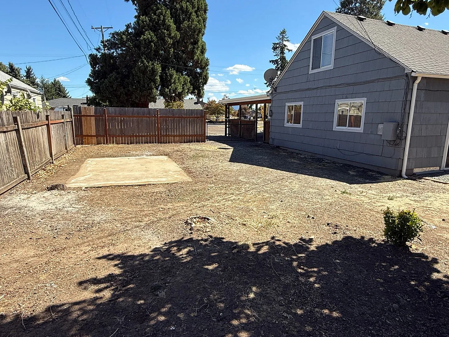 Updated 3-bedroom, 1 bath triplex in Springfield! — Photo 3