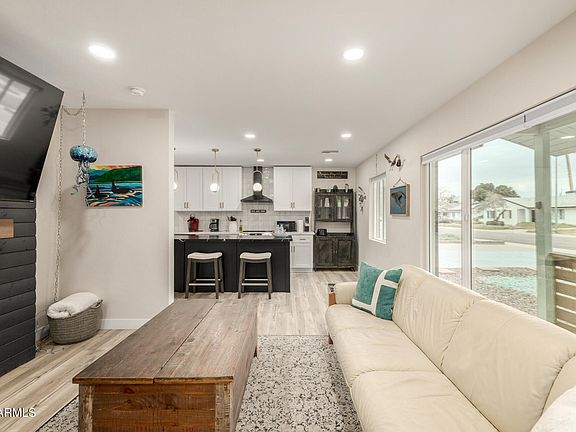 4th image of 2413 W ANDERSON Avenue