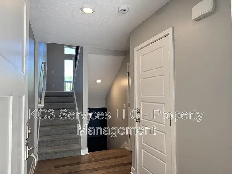 2018 SW Holdbrooks Dr — Photo 16