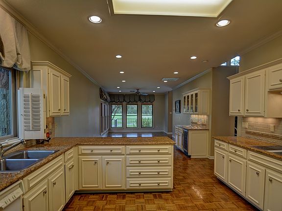 5th image of 534 Sand Bend Dr E