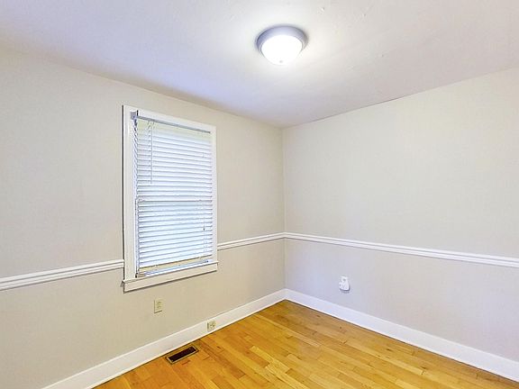 4th image of 1506 Pendleton Rd