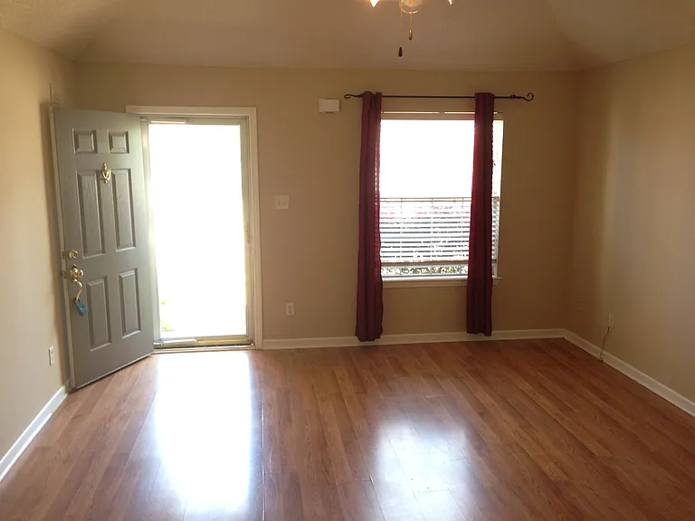 1098 Breezy Valley Dr — Photo 5