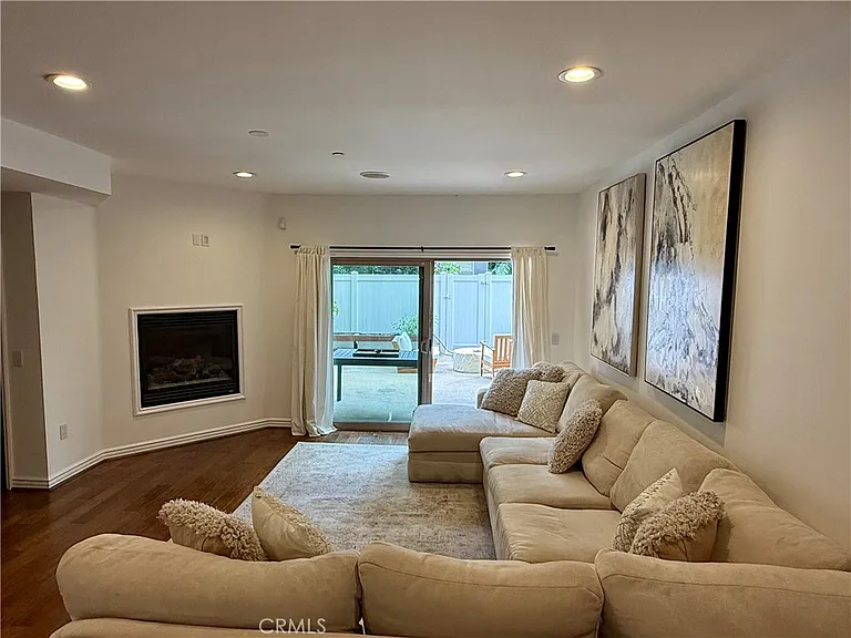 1410 N Curson Ave #105 — Photo 11