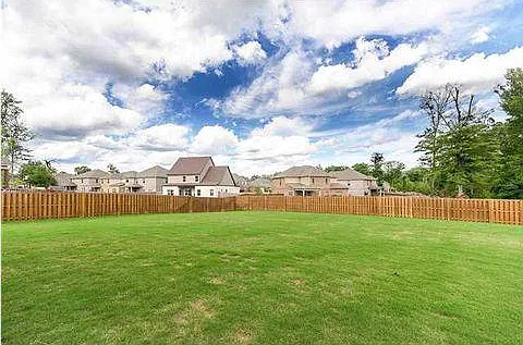 5 bed, 3767 sqft, $3,075 — Photo 3