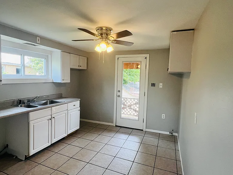 7007 McClure Ave #2R — Photo 1