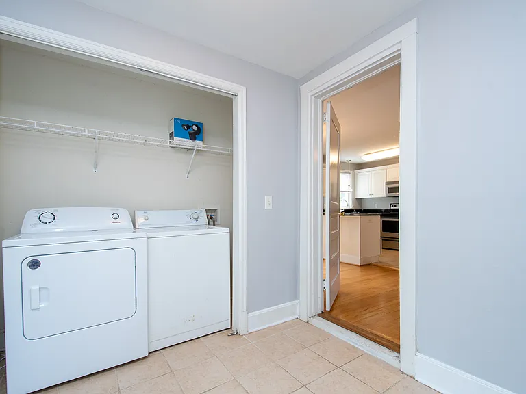 724 Pembroke Ave — Photo 4