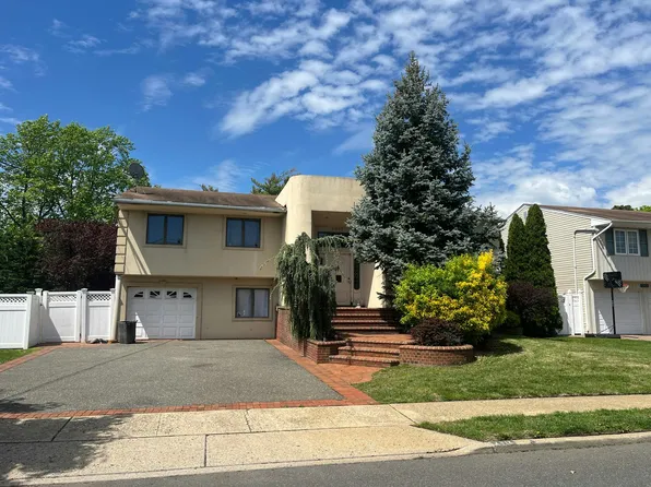 2812 Judith Dr, Bellmore, NY 11710