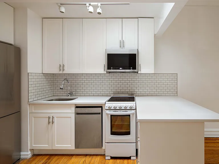 25 W 95th St #4AB — Photo 4