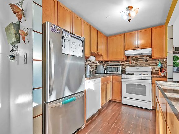 3rd image of 837 Washington Ave APT 4H