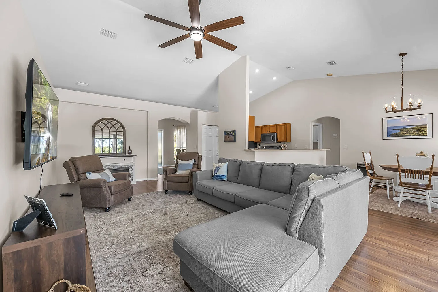 3 bed, 2.0 bath, $4,787 — Photo 3