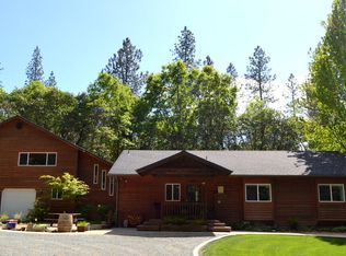 737 Pinecrest Dr, Grants Pass, OR 97526