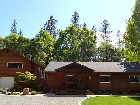 737 Pinecrest Dr, Grants Pass, OR 97526