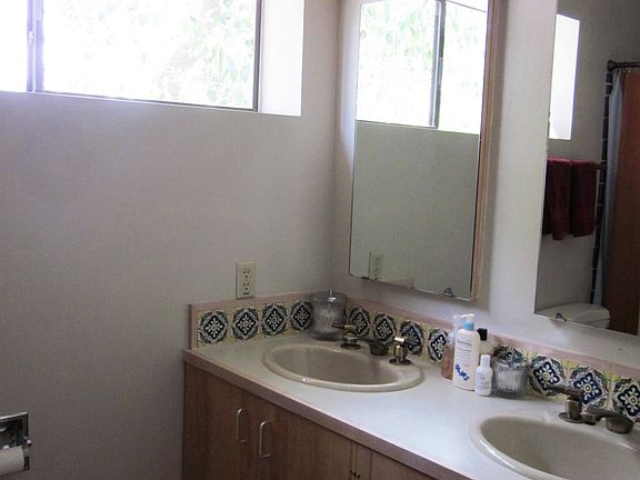 4th image of 123 Montclair St