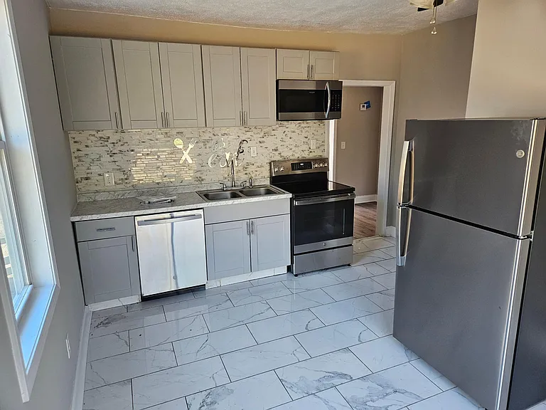 150 Pine St #B — Photo 6