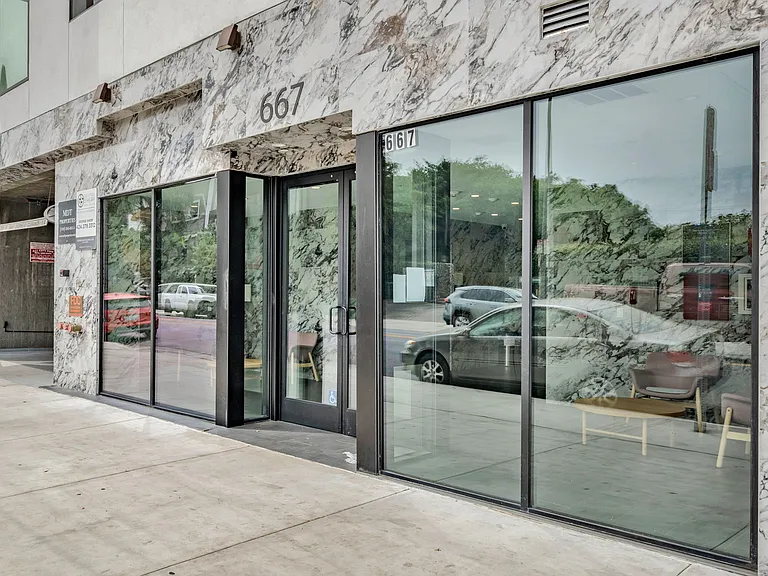 Entry to Lobby of 667 N Wilton Pl