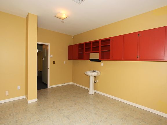 3rd image of 3505 Hill Blvd Ste C