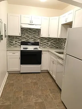 924 16th Ave — Photo 1
