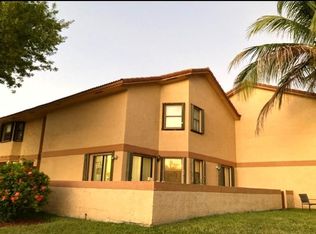 1060 SW 113th Ter, Pembroke Pines, FL 33025